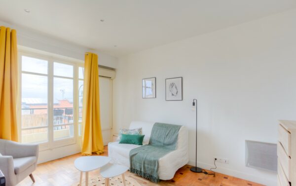 Grand studio avec terrasse au dernier étage