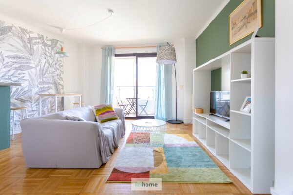 Beau T3 Lumineux avec balcon et vue mer Place du 4 Septembre – Image 2