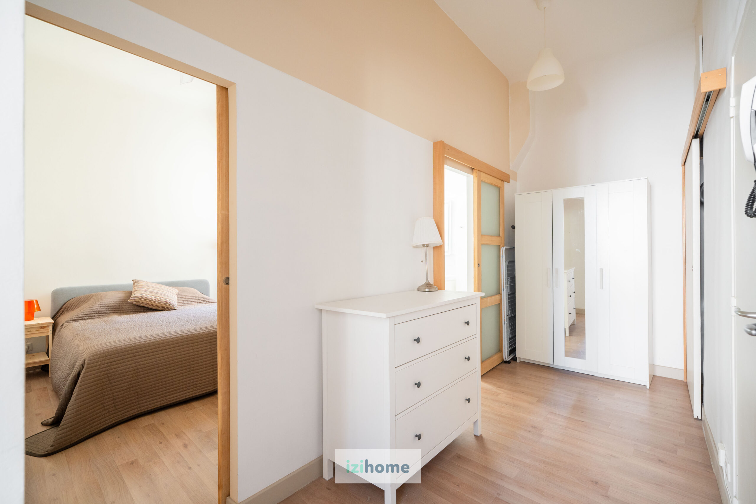 Bight One Bedroom apartment - close to "Vieux Port" - Image 7